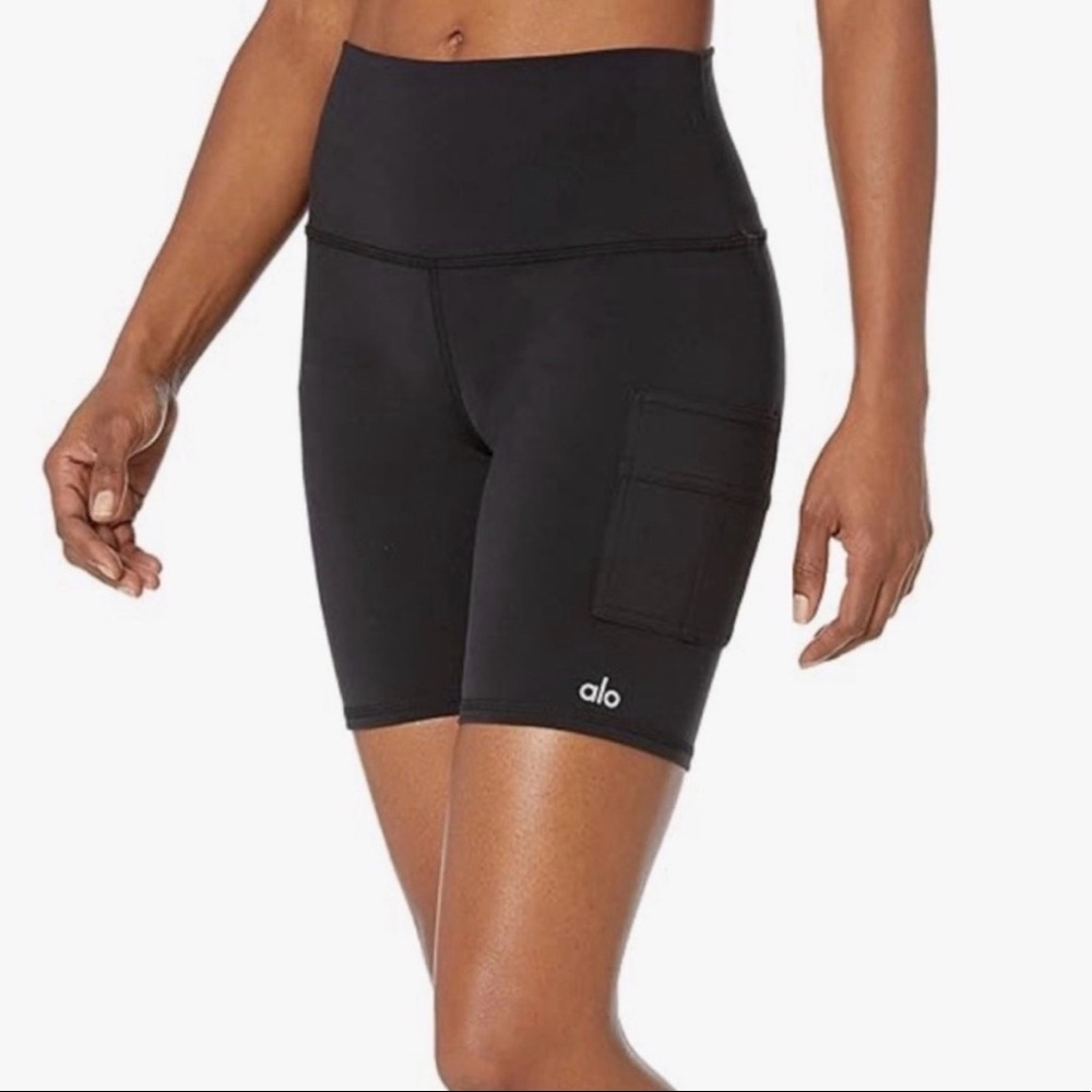 alo 7” high-waist cargo biker short - black